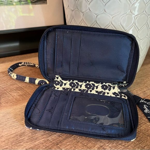 EUC—Vera Bradley All in One Wristlet Navy blue - Picture 4 of 11
